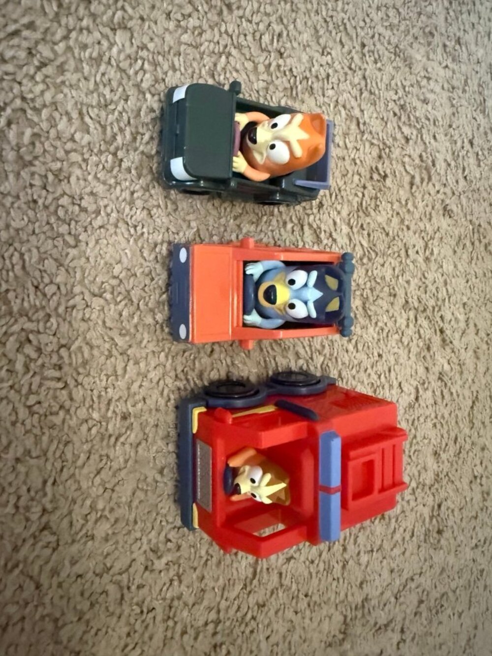 A lot of three Bluey cars